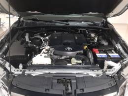 TOYOTA - HILUX SW4 - 2018/2018 - Prata - R$ 229.000,00