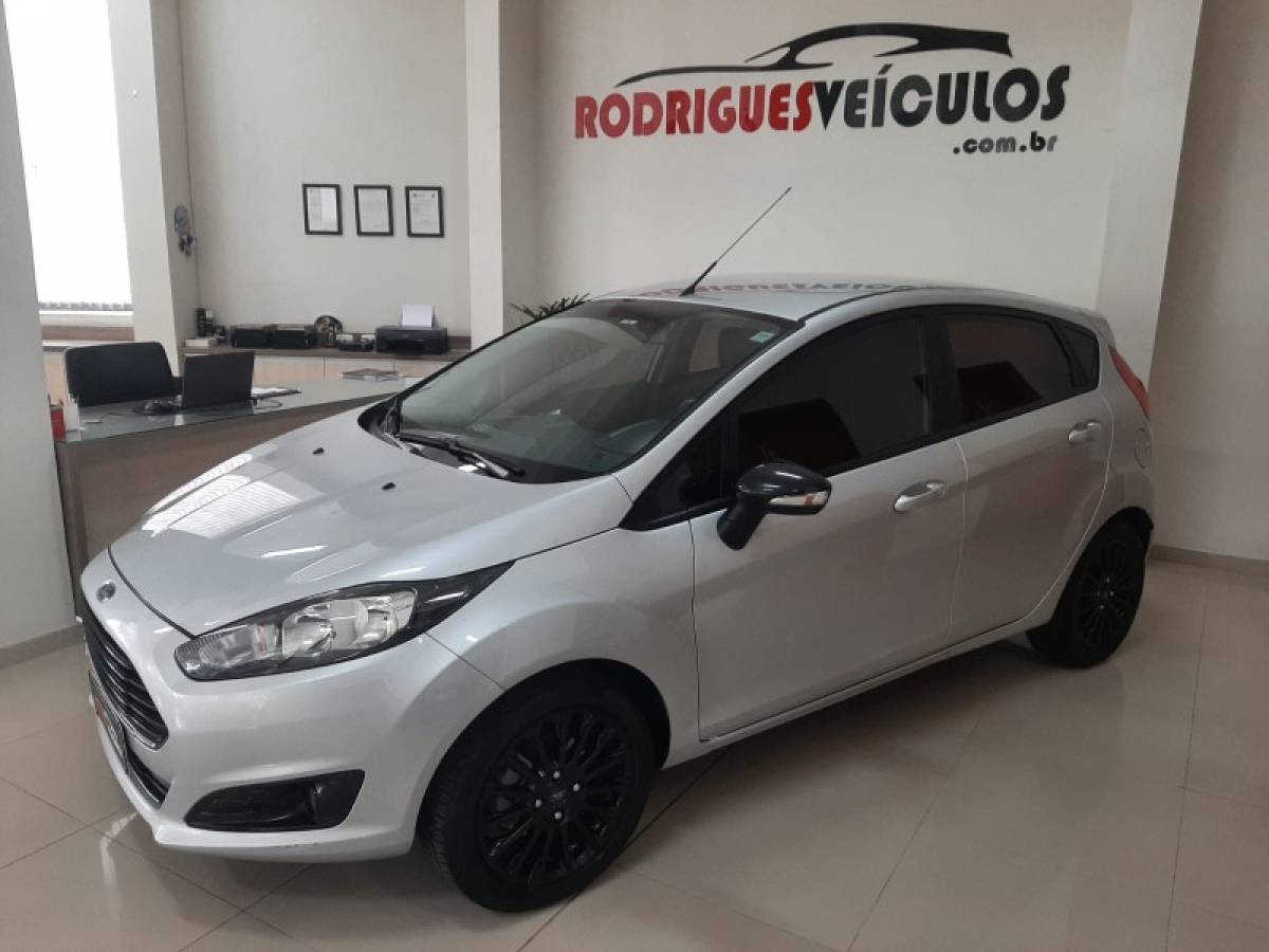 FORD - FIESTA - 2017/2017 - Prata - R$ 54.900,00