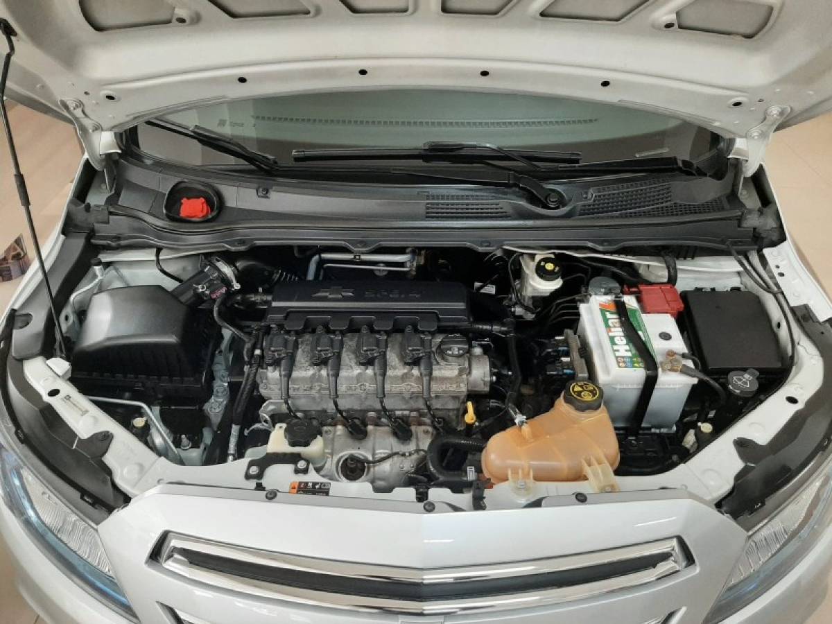 CHEVROLET - ONIX - 2015/2016 - Prata - R$ 54.900,00