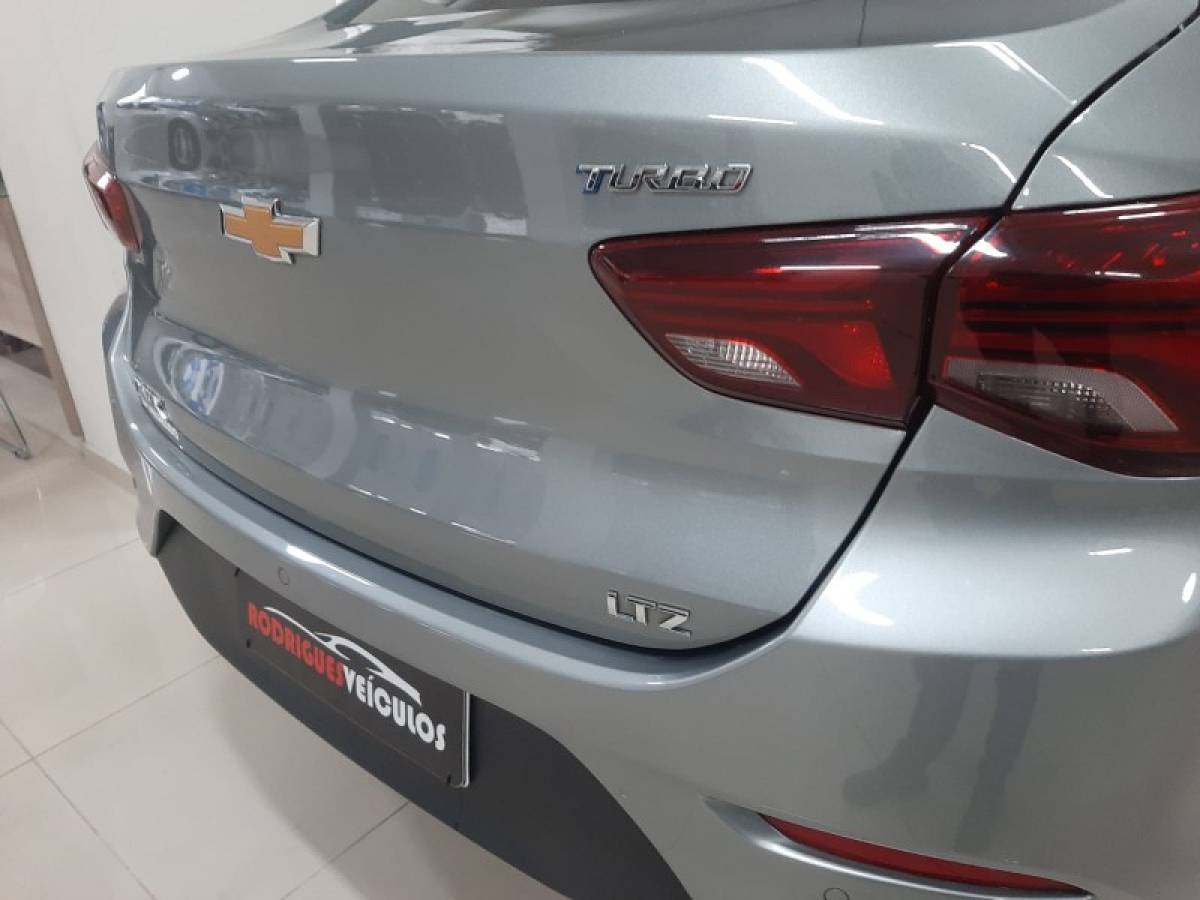 CHEVROLET - ONIX - 2023/2024 - Prata - R$ 92.900,00