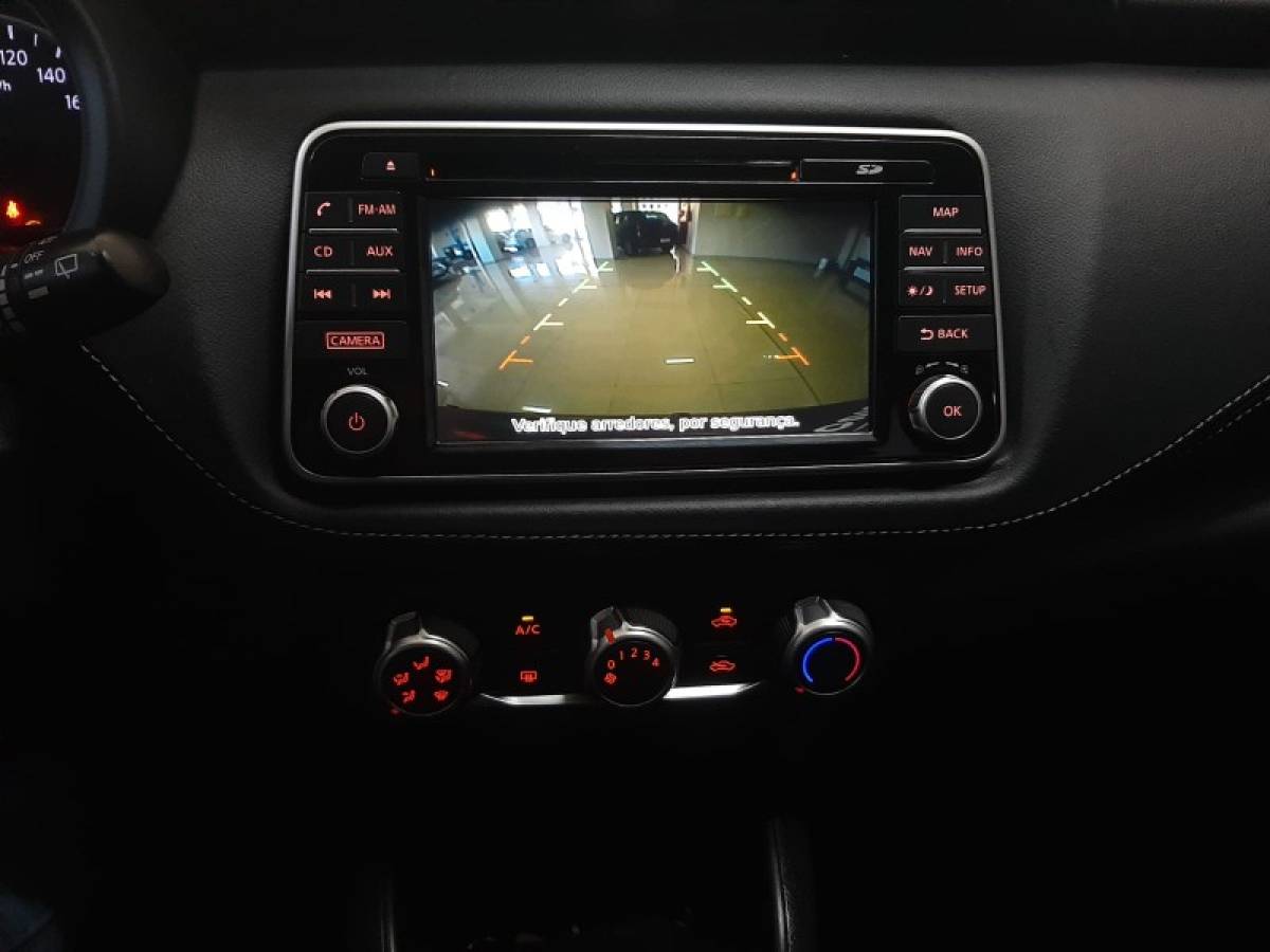 NISSAN - KICKS - 2017/2018 - Marrom - R$ 79.900,00