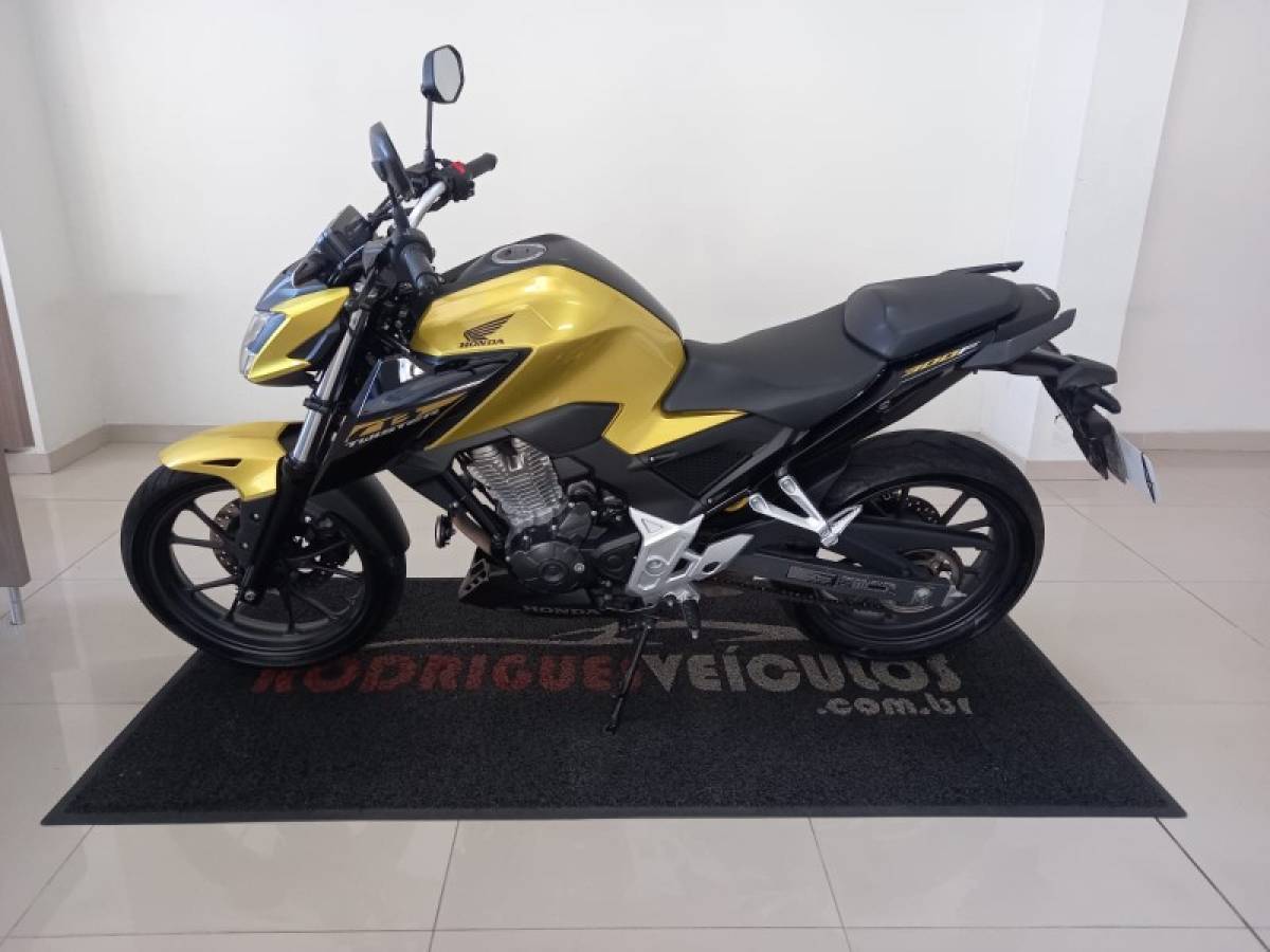 HONDA - CB 300F TWISTER - 2024/2024 - Dourada - R$ 25.900,00