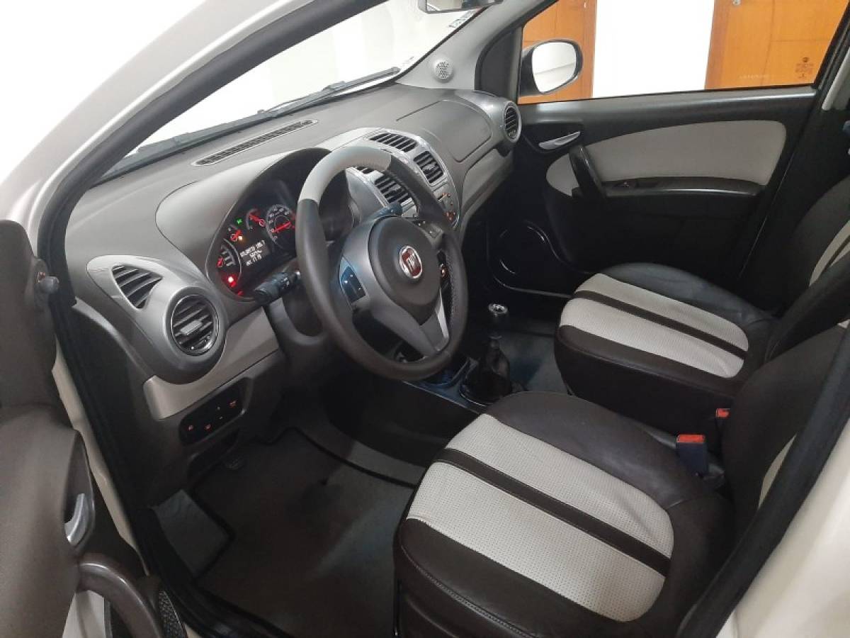 FIAT - GRAND SIENA - 2015/2015 - Branca - R$ 47.900,00