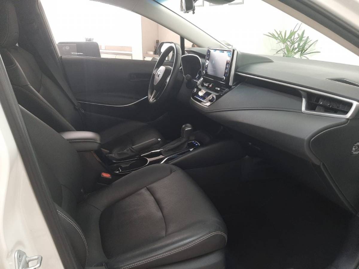 TOYOTA - COROLLA - 2020/2021 - Branca - R$ 134.900,00