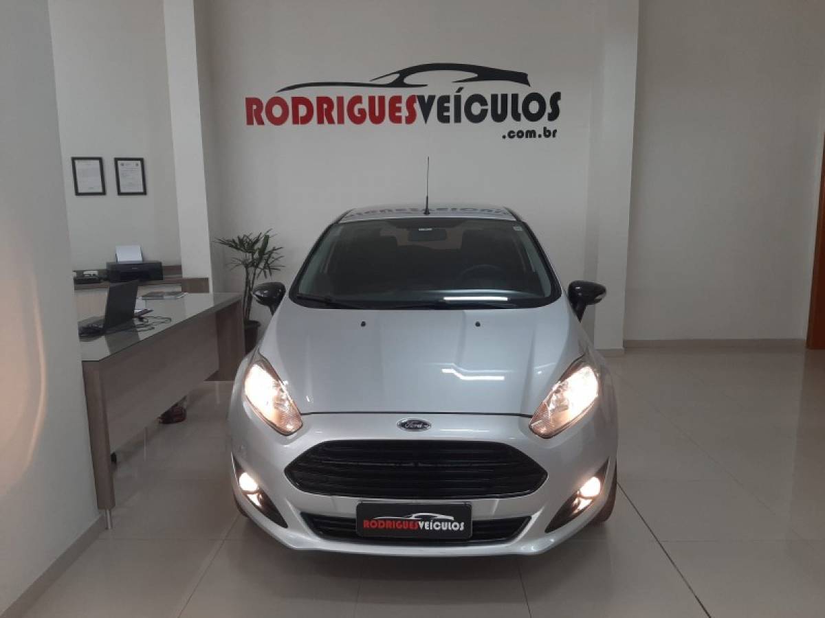 FORD - FIESTA - 2017/2017 - Prata - R$ 54.900,00