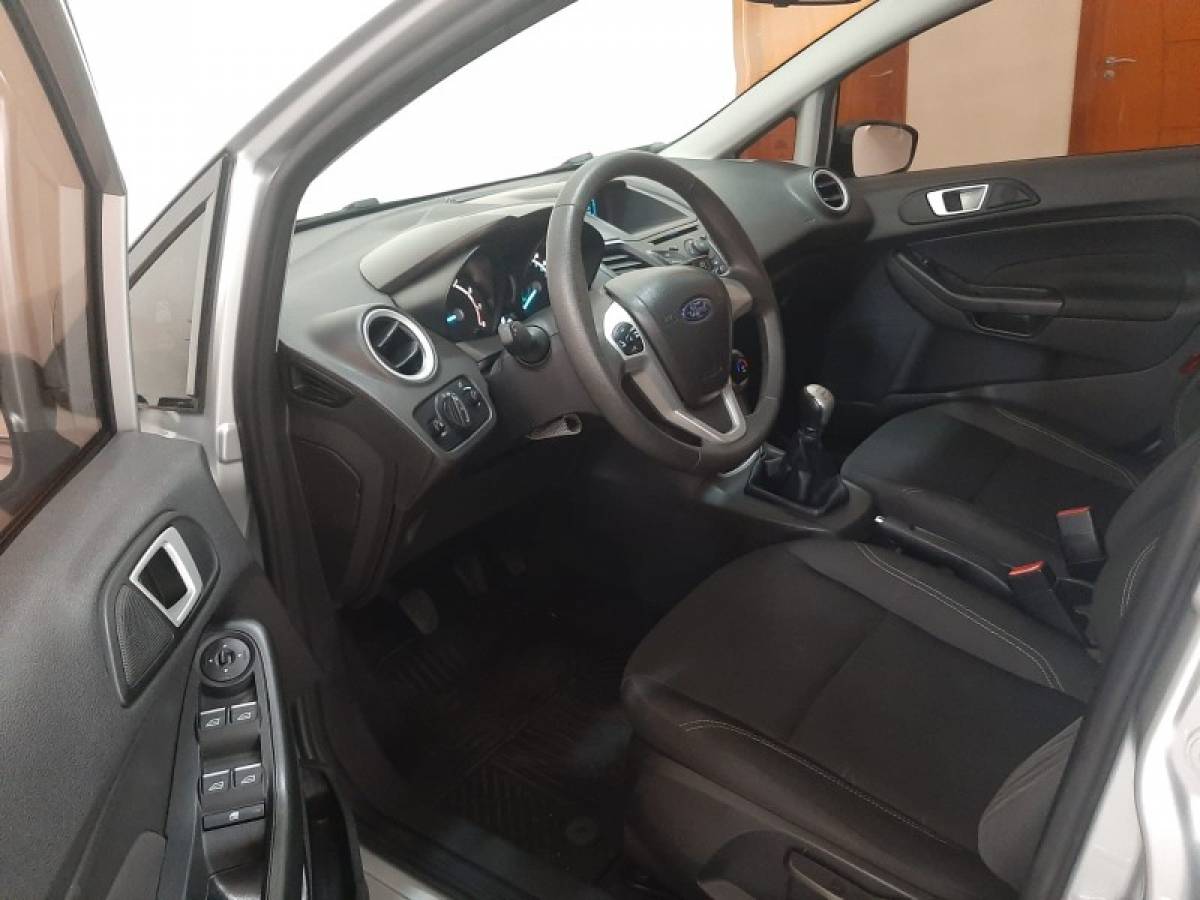 FORD - FIESTA - 2017/2017 - Prata - R$ 54.900,00