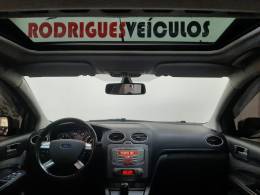 FORD - FOCUS - 2010/2011 - Prata - R$ 44.900,00
