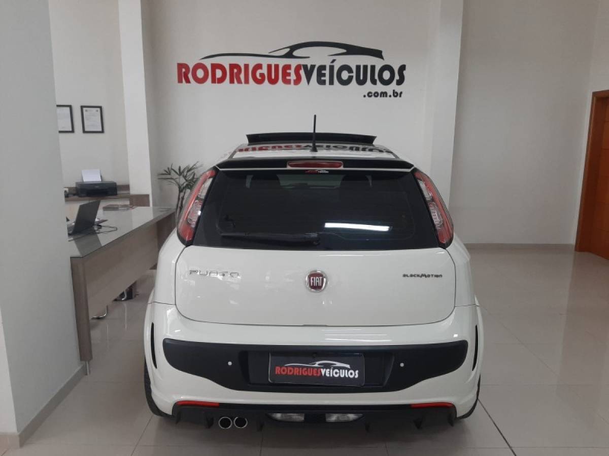 FIAT - PUNTO - 2014/2015 - Branca - R$ 54.900,00