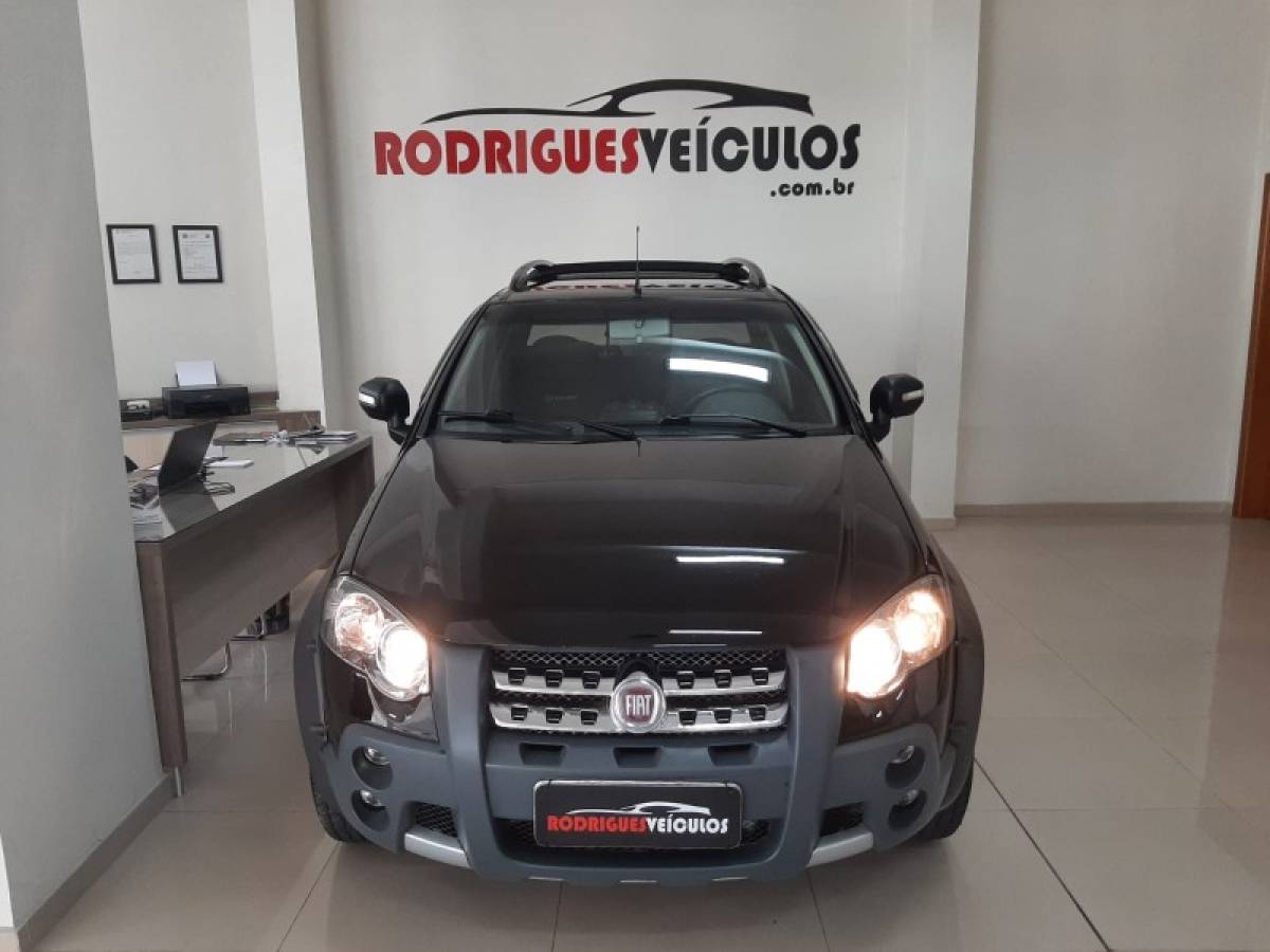 FIAT - STRADA - 2011/2012 - Preta - R$ 53.800,00