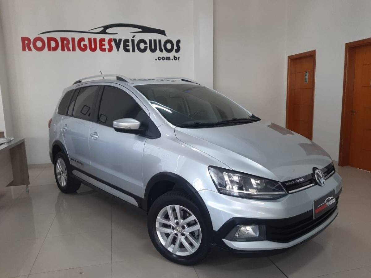 VOLKSWAGEN - SPACE CROSS - 2015/2015 - Prata - R$ 64.900,00