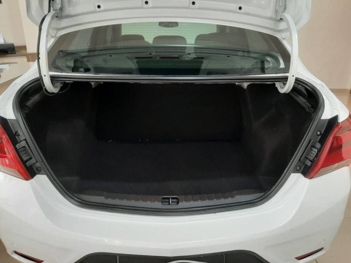 CHEVROLET - PRISMA - 2018/2019 - Branca - R$ 63.900,00