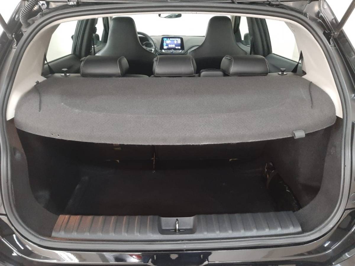 CHEVROLET - ONIX - 2023/2023 - Preta - R$ 75.900,00