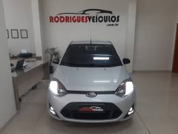 FORD - FIESTA - 2013/2014 - Prata - R$ 33.900,00