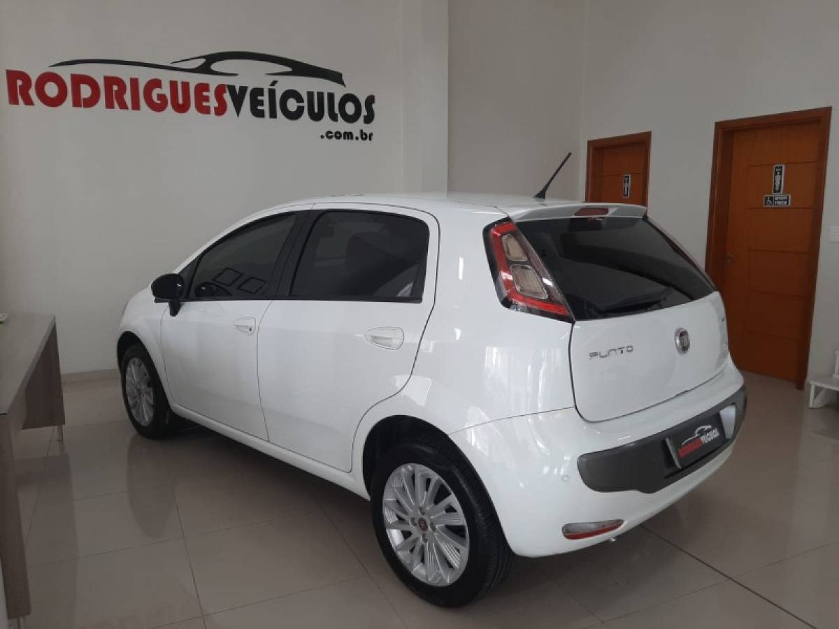 FIAT - PUNTO - 2015/2016 - Branca - R$ 47.900,00