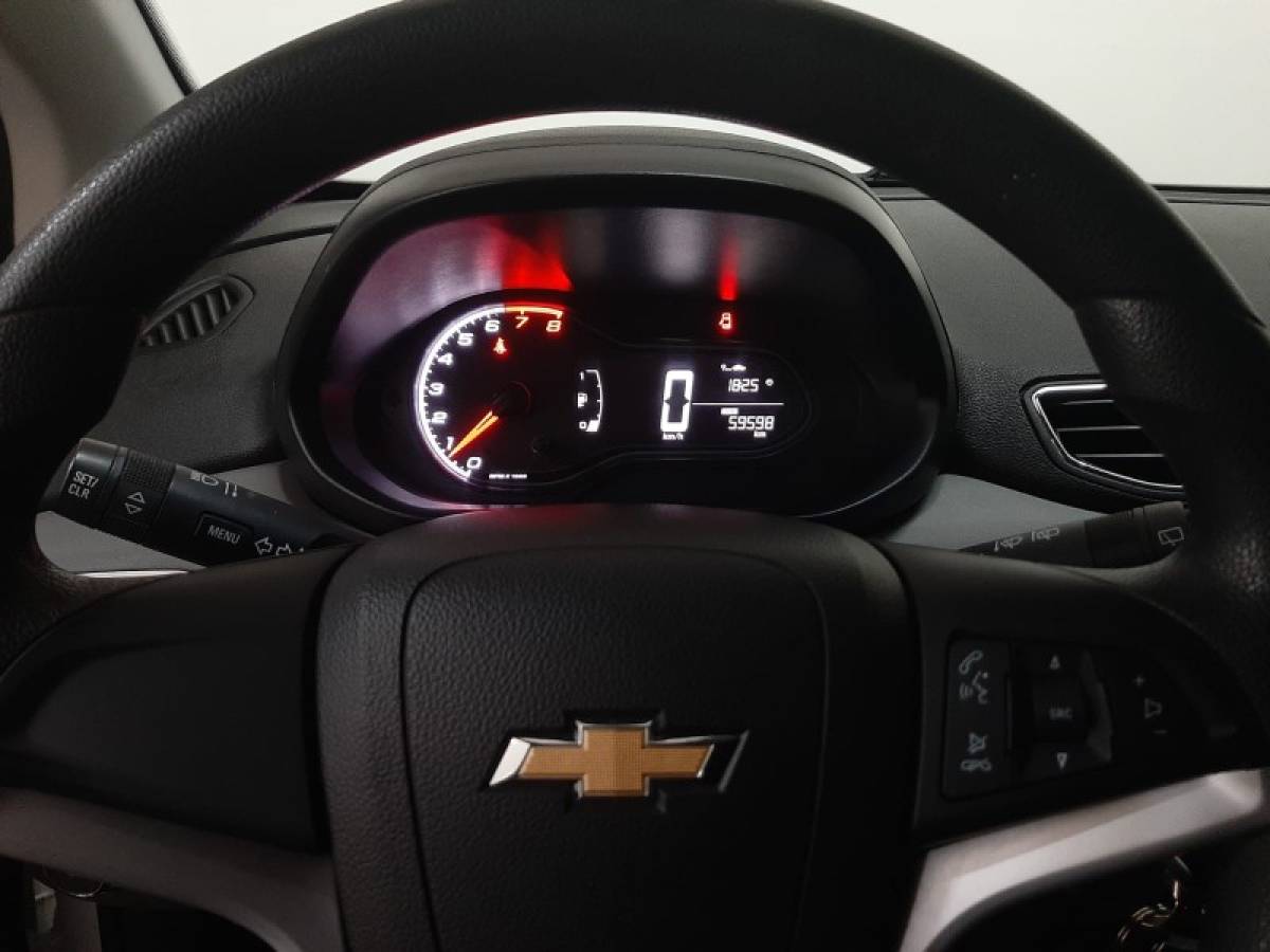 CHEVROLET - ONIX - 2018/2019 - Branca - R$ 62.900,00