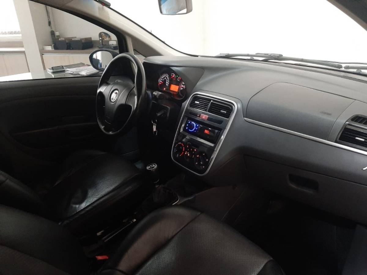 FIAT - PUNTO - 2012/2012 - Preta - R$ 35.900,00