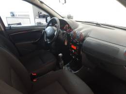 RENAULT - SANDERO - 2012/2013 - Vermelha - R$ 37.900,00