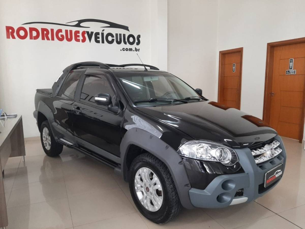FIAT - STRADA - 2011/2012 - Preta - R$ 53.800,00