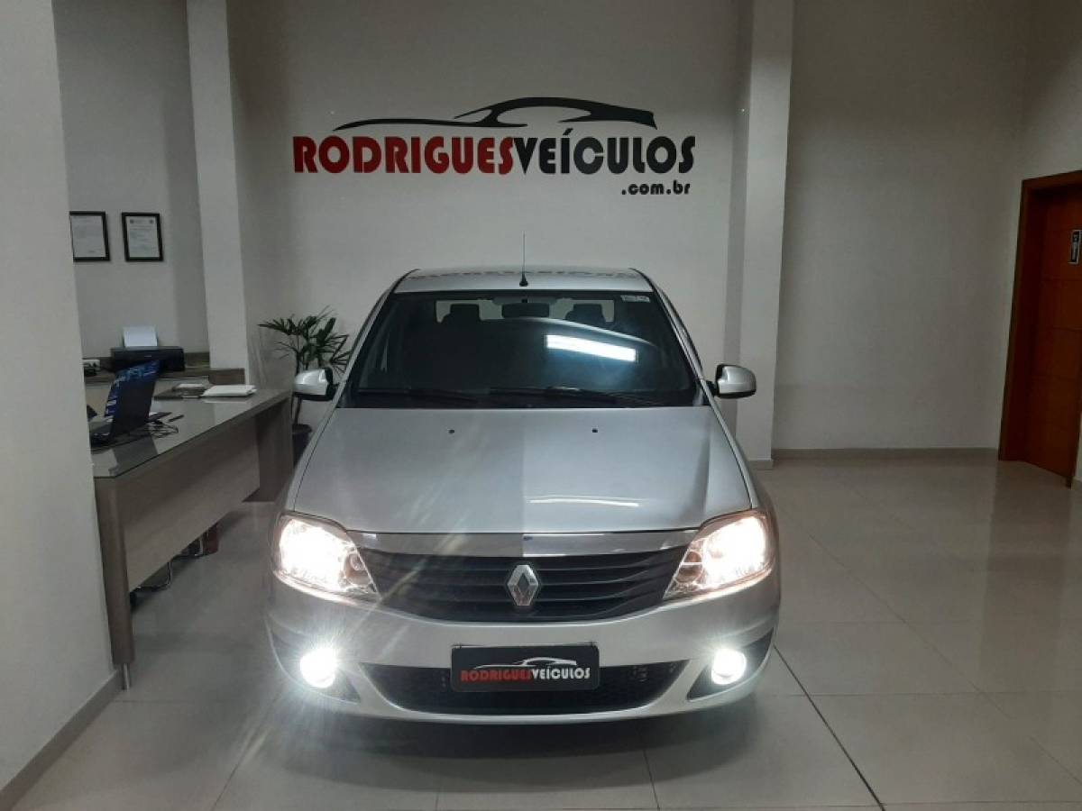 RENAULT - LOGAN - 2011/2011 - Prata - R$ 26.900,00