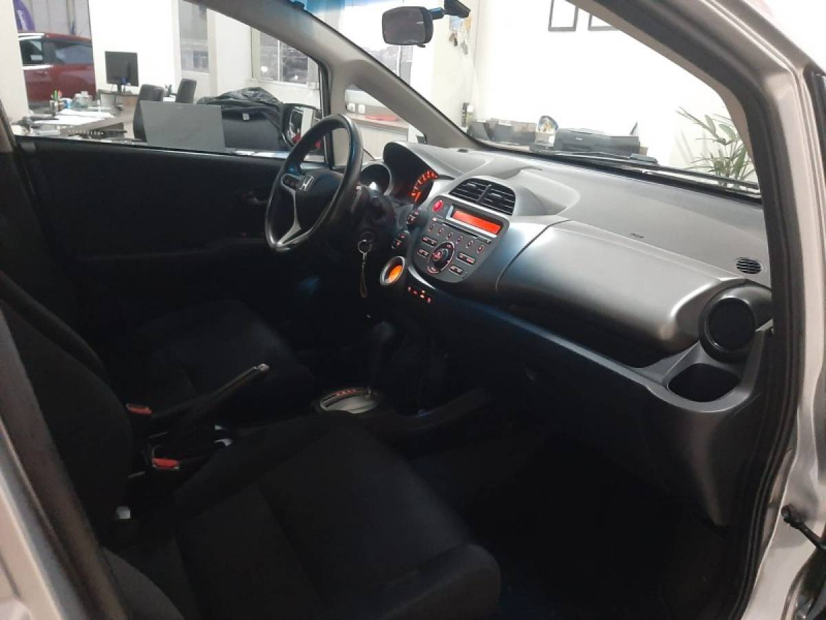 HONDA - FIT - 2013/2014 - Prata - R$ 58.900,00