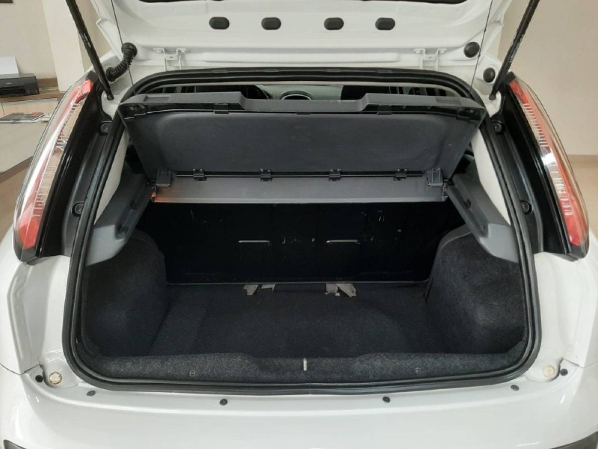 FIAT - PUNTO - 2015/2016 - Branca - R$ 47.900,00