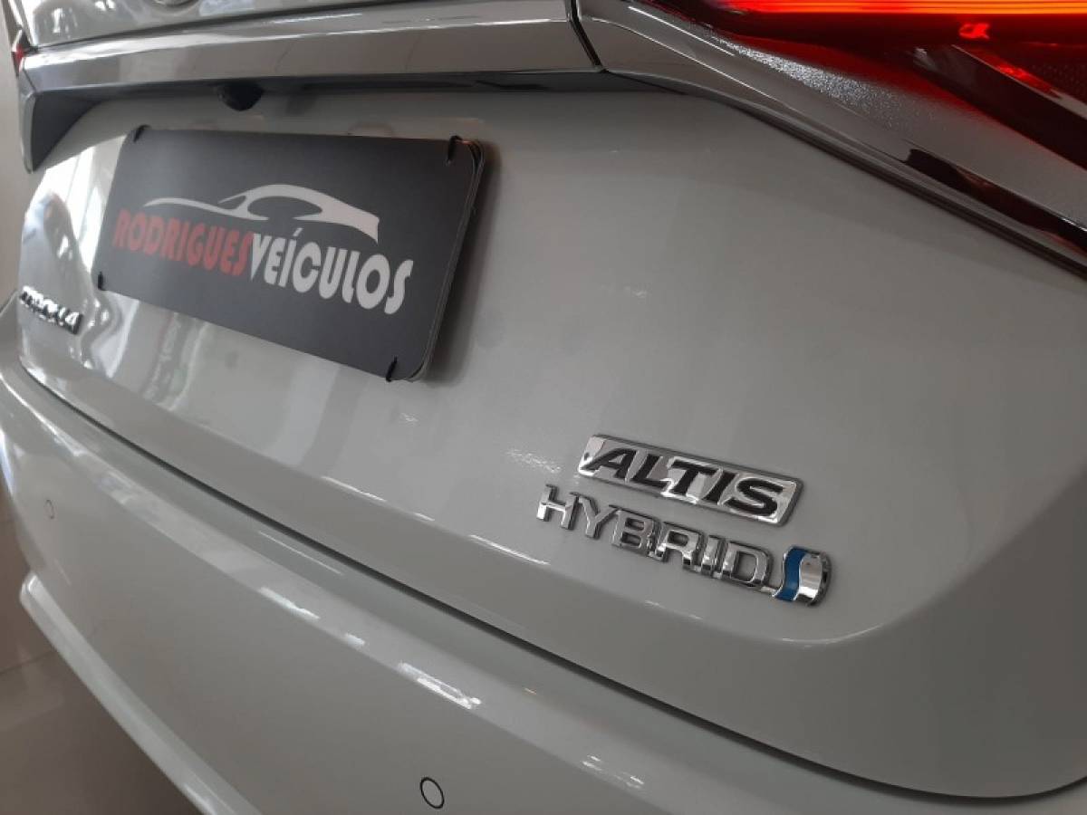 TOYOTA - COROLLA - 2020/2021 - Branca - R$ 134.900,00