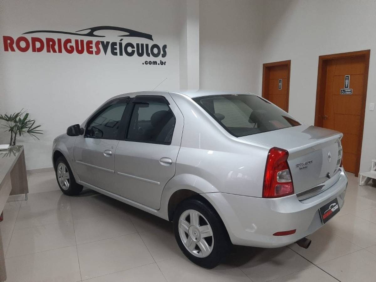 RENAULT - LOGAN - 2011/2011 - Prata - R$ 26.900,00