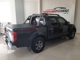 NISSAN - FRONTIER - 2012/2013 - Preta - R$ 104.900,00