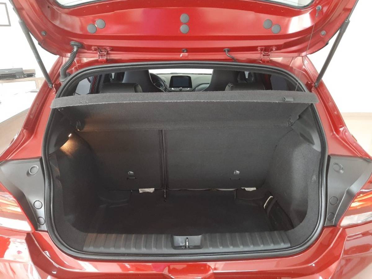 CHEVROLET - ONIX - 2021/2022 - Vermelha - R$ 77.900,00