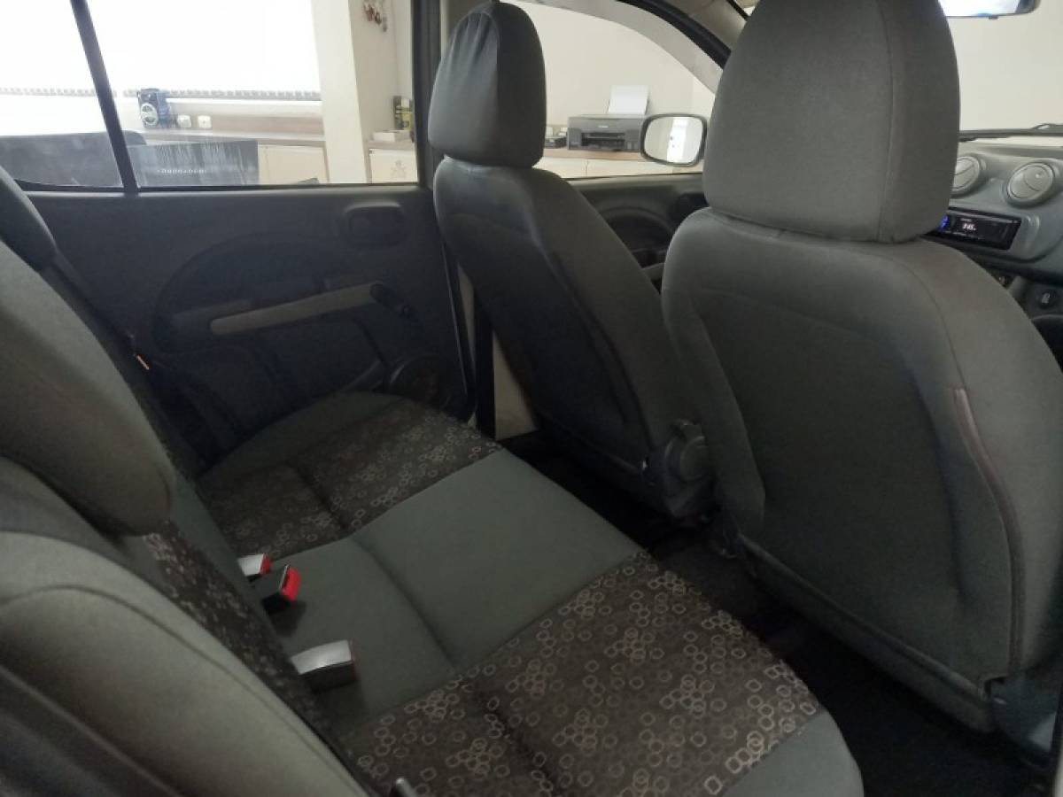 FIAT - UNO - 2010/2011 - Prata - R$ 28.900,00