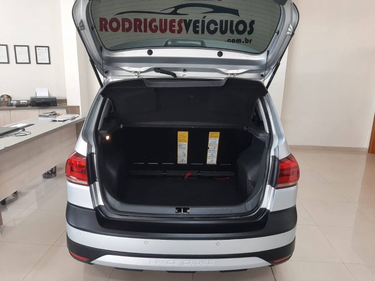 VOLKSWAGEN - SPACE CROSS - 2015/2015 - Prata - R$ 64.900,00