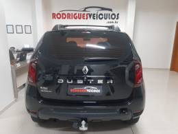 RENAULT - DUSTER - 2015/2016 - Preta - R$ 58.900,00