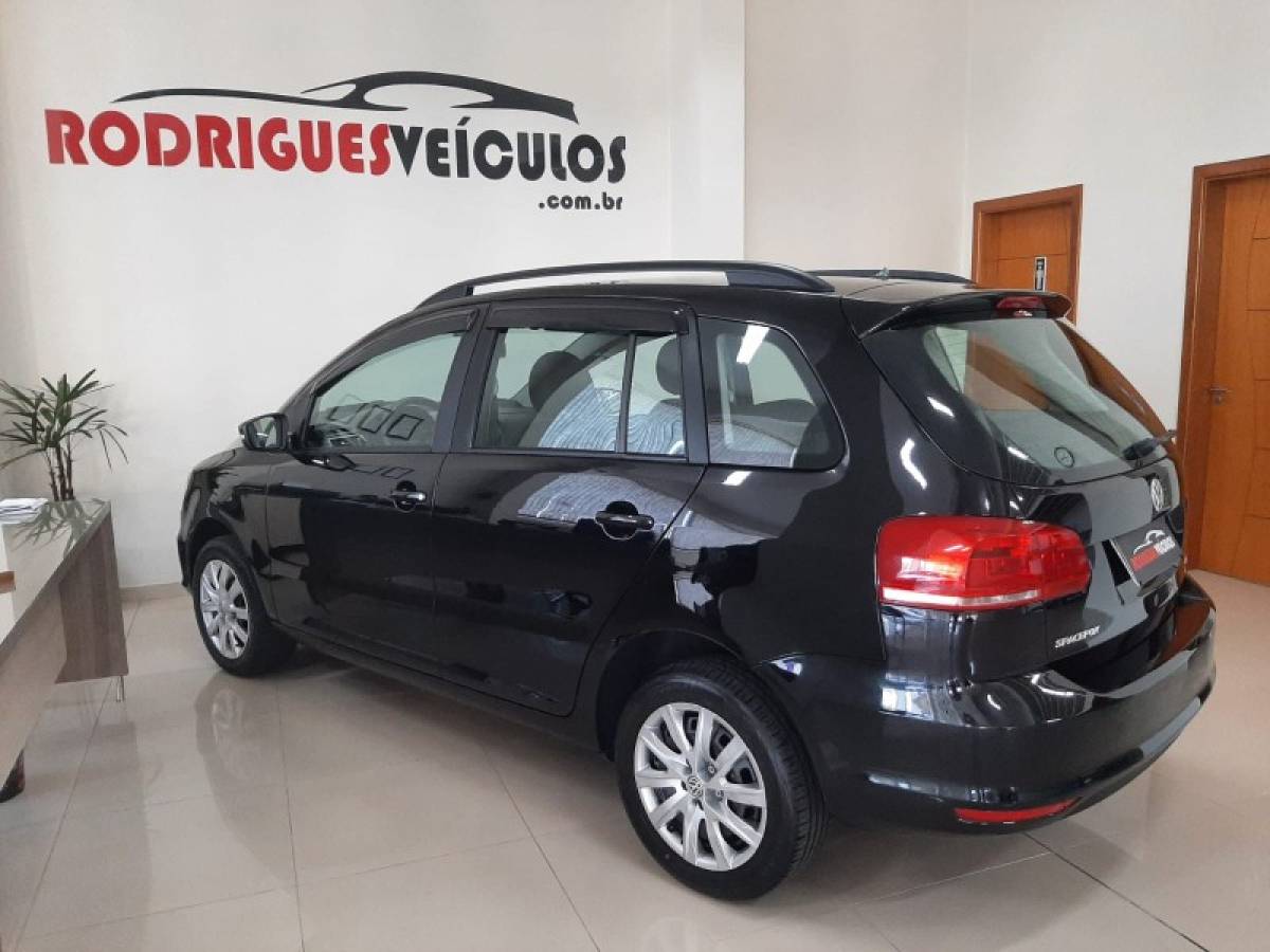 VOLKSWAGEN - SPACEFOX - 2017/2018 - Preta - R$ 56.900,00
