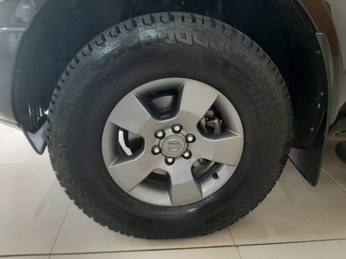 NISSAN - FRONTIER - 2012/2013 - Preta - R$ 104.900,00