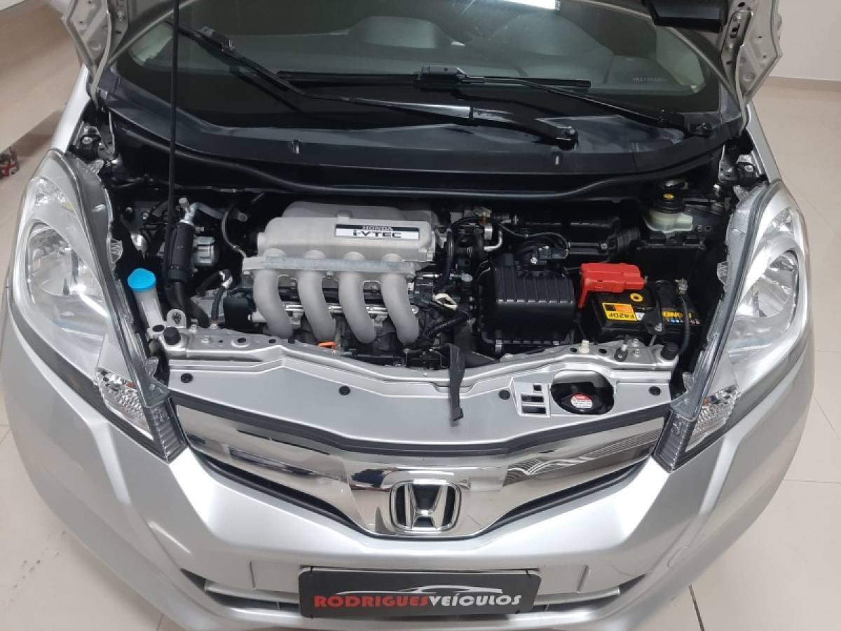 HONDA - FIT - 2013/2014 - Prata - R$ 58.900,00