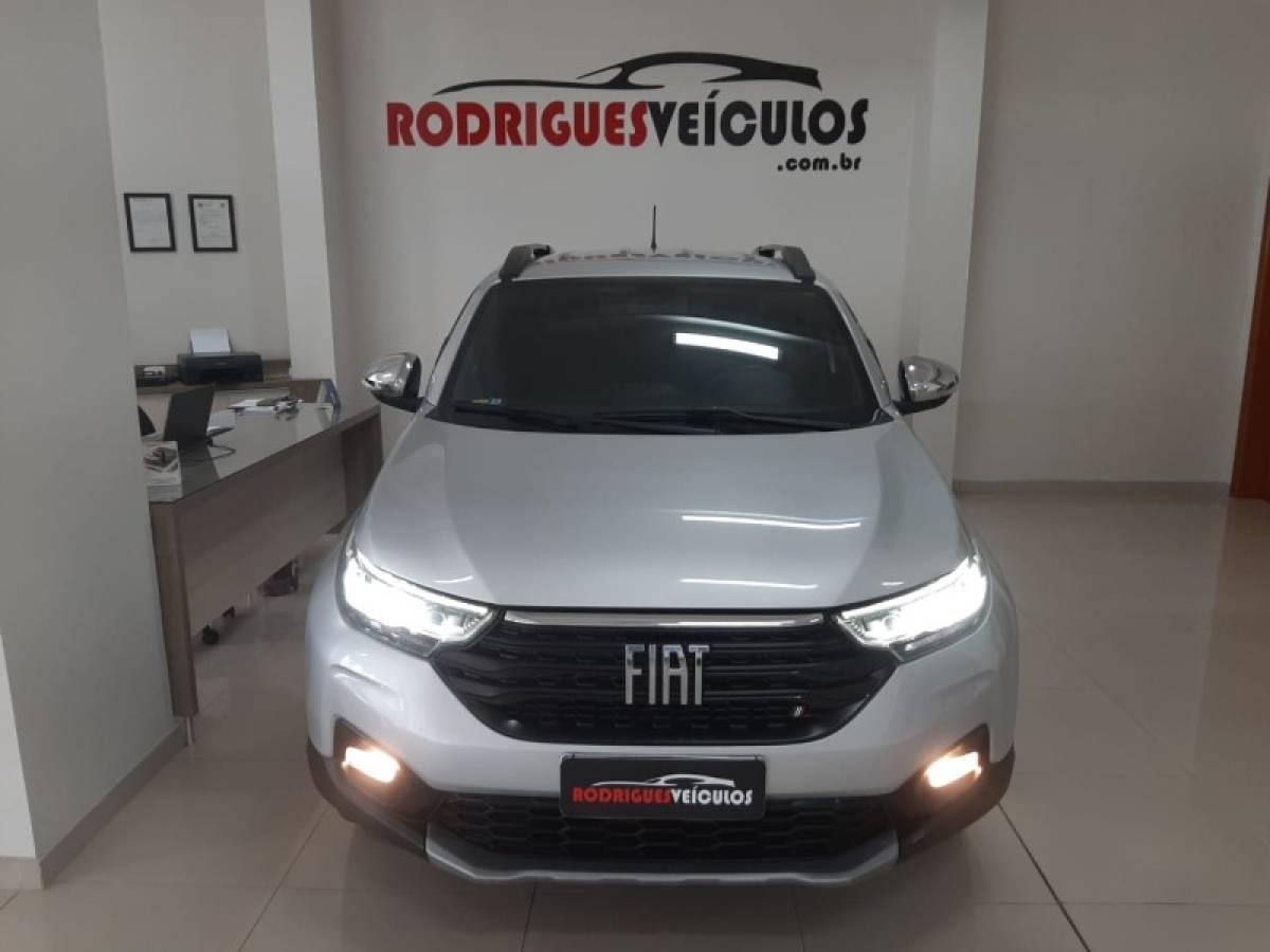 FIAT - STRADA - 2022/2022 - Prata - R$ 105.900,00