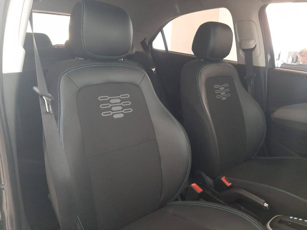 CHEVROLET - ONIX - 2018/2019 - Cinza - R$ 65.900,00