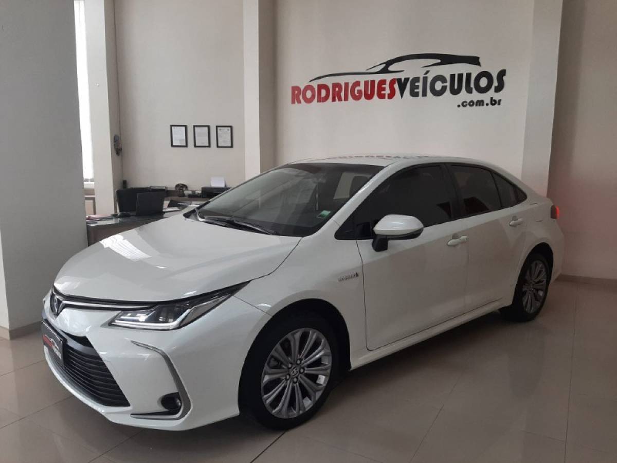 TOYOTA - COROLLA - 2020/2021 - Branca - R$ 134.900,00