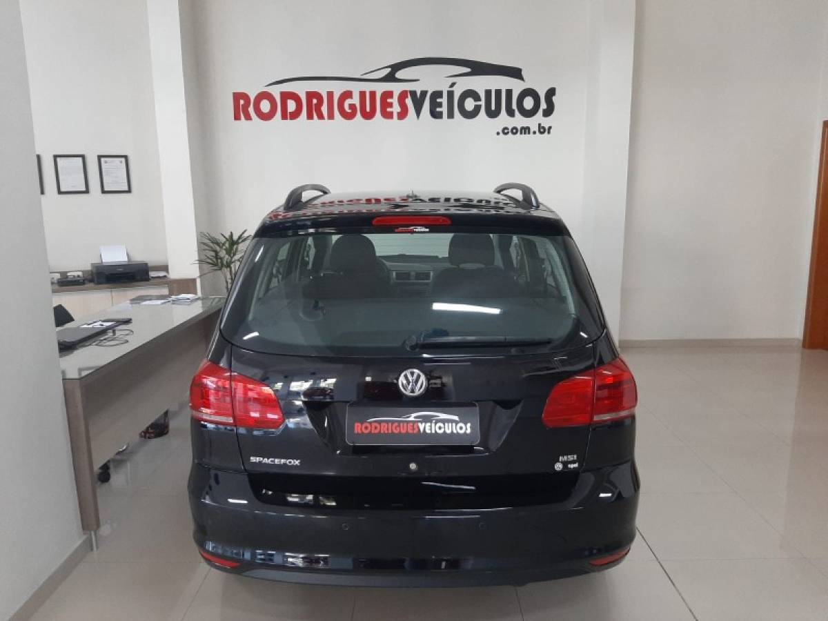 VOLKSWAGEN - SPACEFOX - 2017/2018 - Preta - R$ 56.900,00