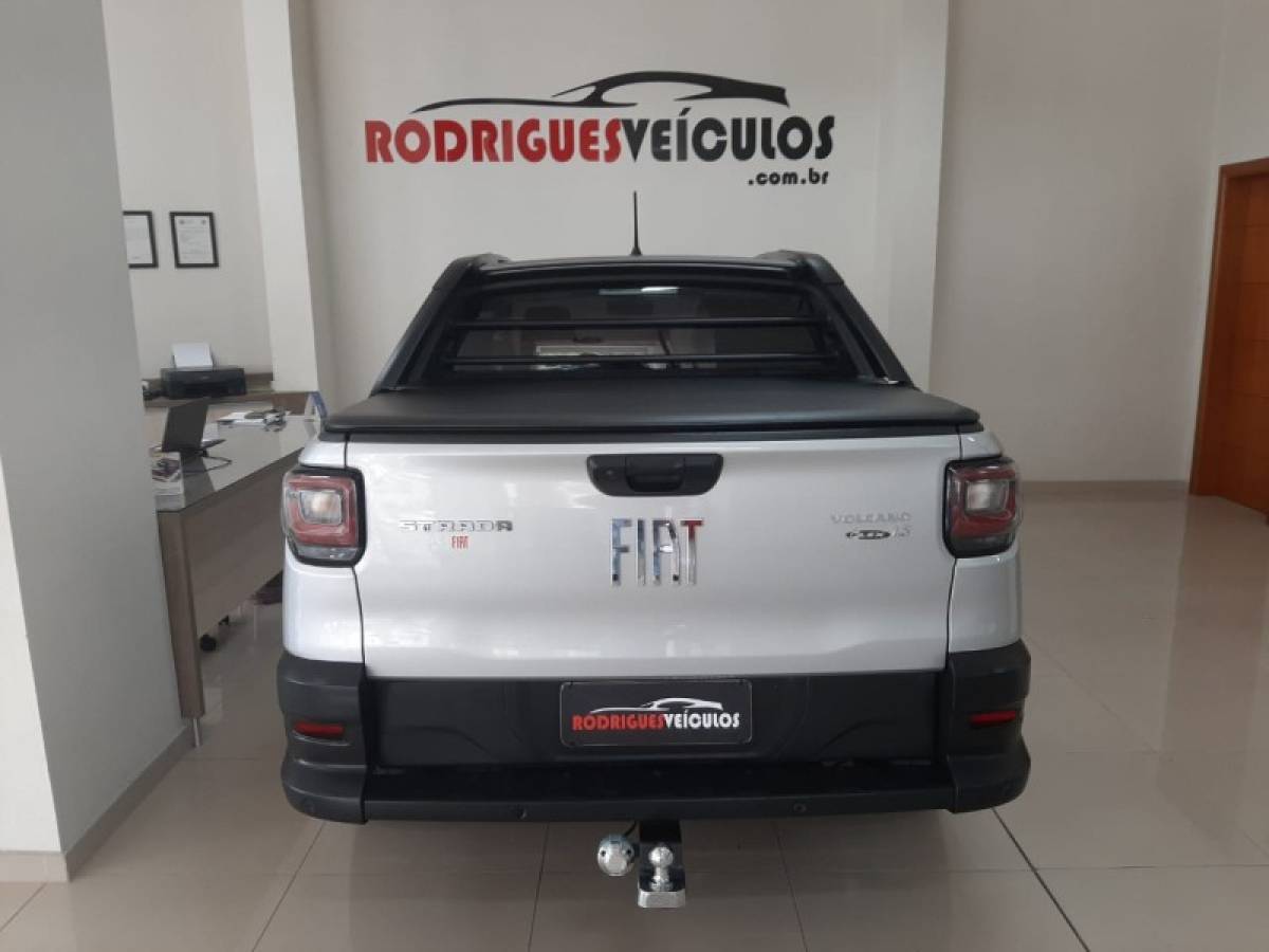 FIAT - STRADA - 2022/2022 - Prata - R$ 105.900,00