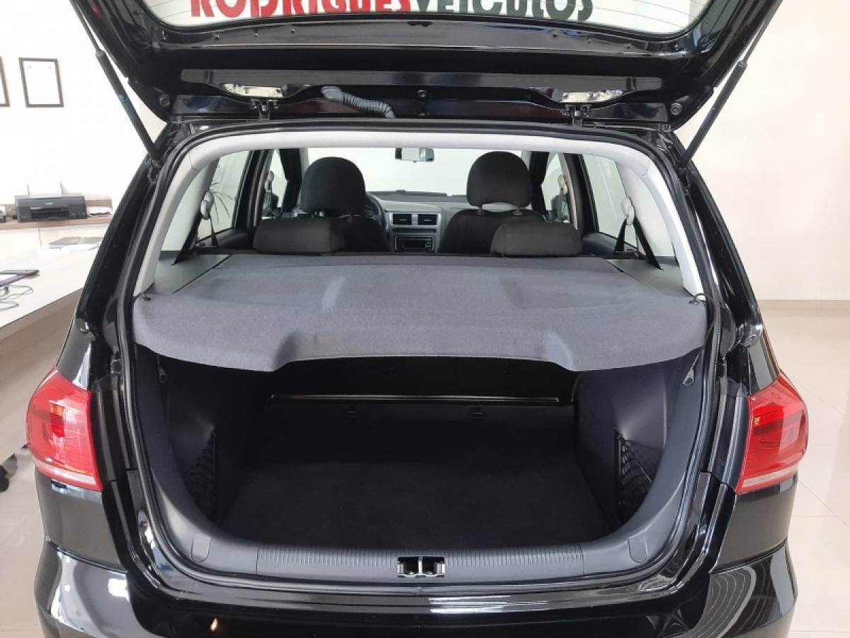 VOLKSWAGEN - SPACEFOX - 2017/2018 - Preta - R$ 56.900,00
