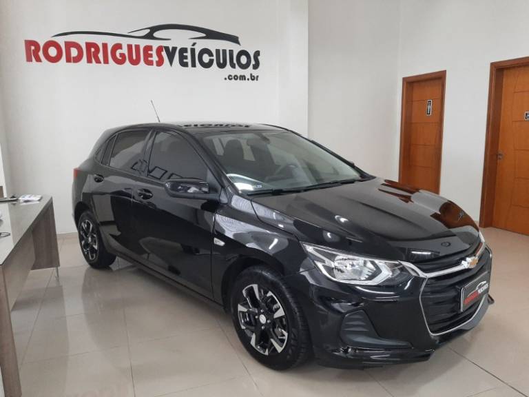 CHEVROLET - ONIX - 2020/2020 - Preta - R$ 63.900,00