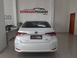 TOYOTA - COROLLA - 2020/2021 - Branca - R$ 134.900,00