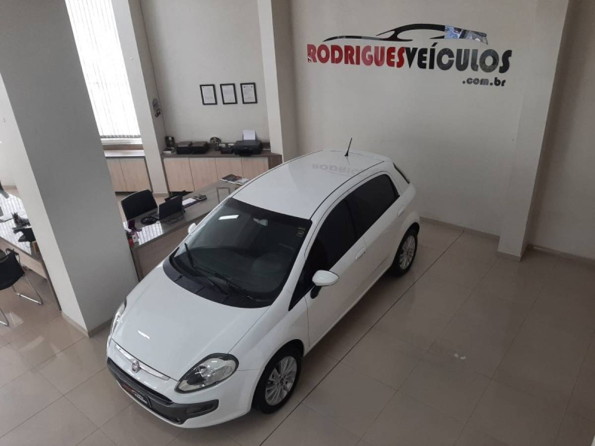 FIAT - PUNTO - 2015/2016 - Branca - R$ 47.900,00