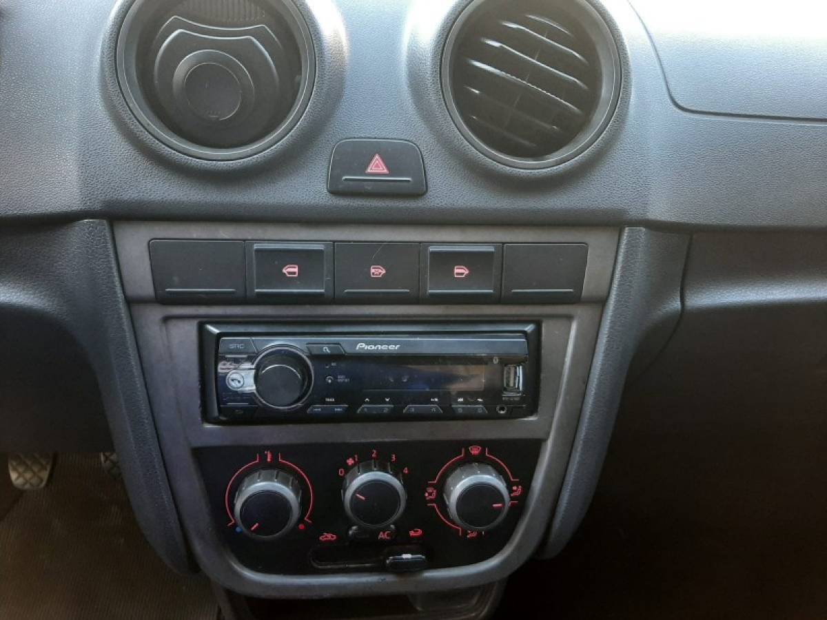 VOLKSWAGEN - VOYAGE - 2009/2009 - Prata - R$ 25.900,00