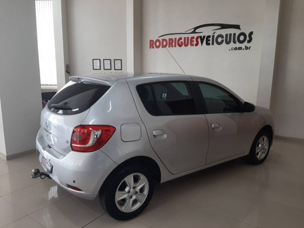RENAULT - SANDERO - 2014/2015 - Prata - R$ 44.900,00
