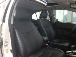 TOYOTA - YARIS - 2018/2019 - Branca - R$ 82.900,00