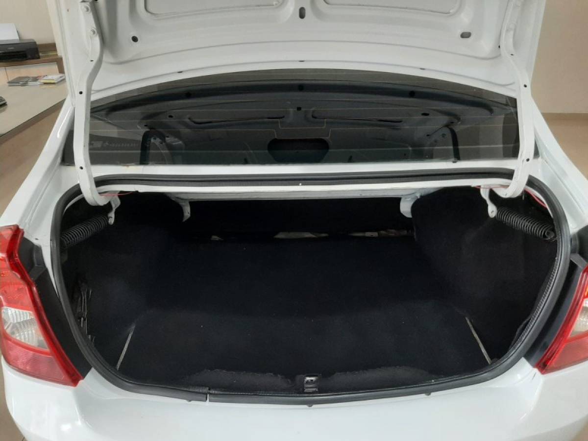 RENAULT - LOGAN - 2013/2013 - Branca - R$ 25.400,00