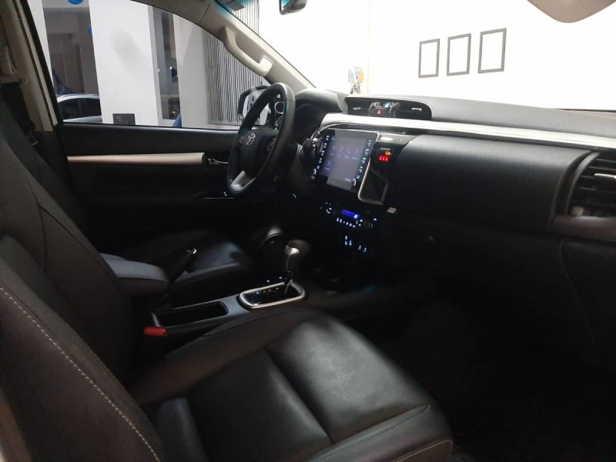 TOYOTA - HILUX - 2022/2022 - Branca - R$ 259.000,00
