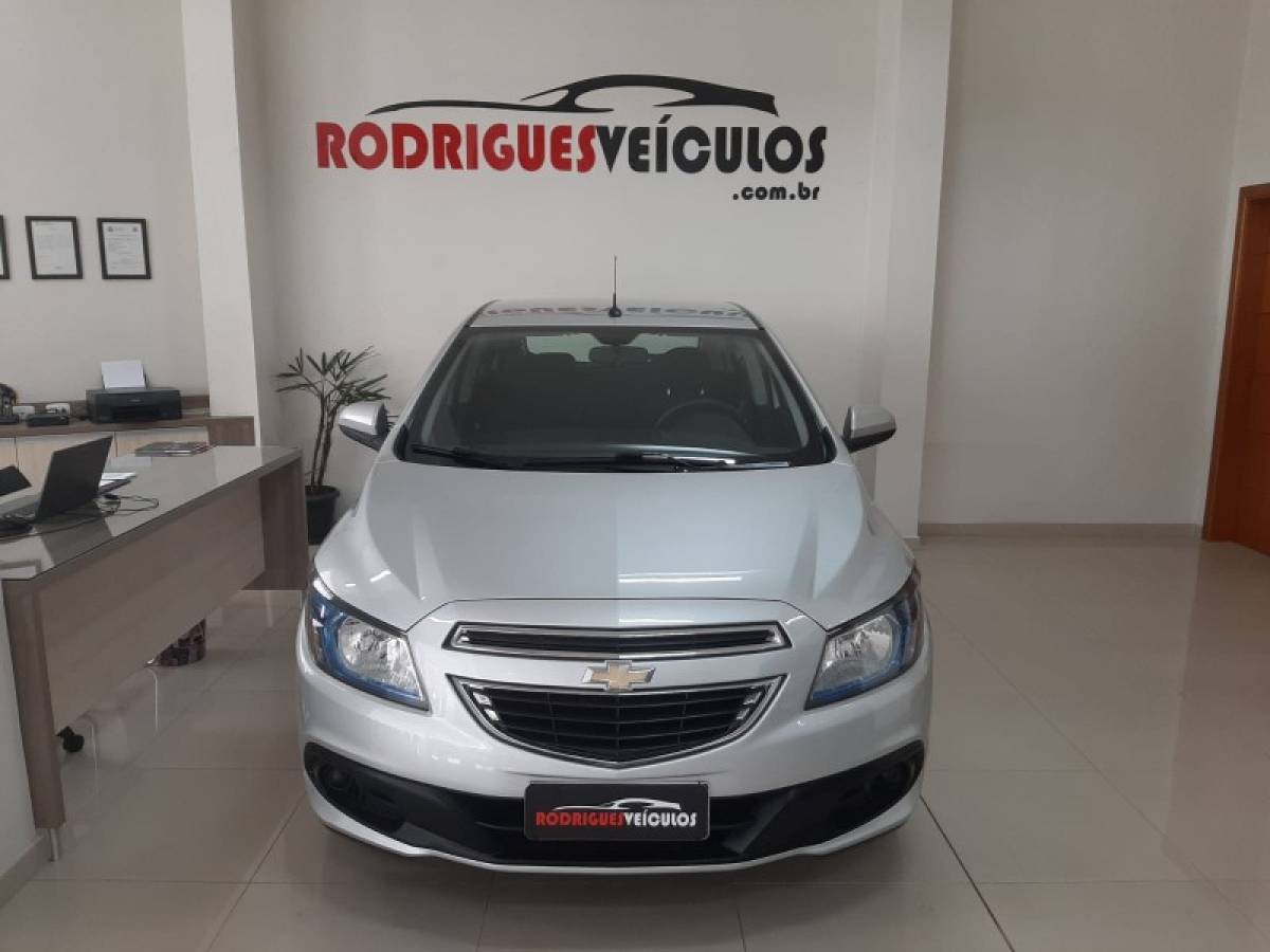CHEVROLET - ONIX - 2015/2016 - Prata - R$ 54.900,00